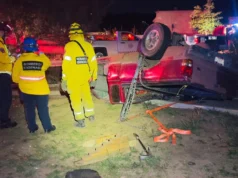 Muere tras volcarse mientras intentaba huir en un pick up robado en Ensenada