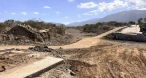 Trabaja SIDURT en obra emergente de acceso a la colonia Oaxaca en Maneadero