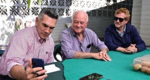 Visita “Alito” Moreno a Ernesto Ruffo Appel en su prisión domiciliaria en Ensenada