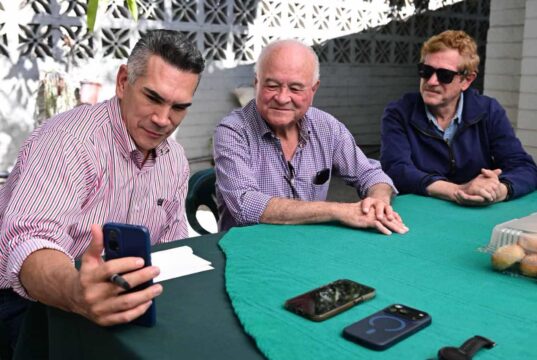 Visita “Alito” Moreno a Ernesto Ruffo Appel en su prisión domiciliaria en Ensenada