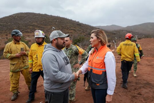 Rescatan a familias atrapadas por las lluvias en rancho Génesis al sur de Ensenada