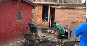 Continúan apoyando a colonias afectadas por la tormenta Rachel en Ensenada